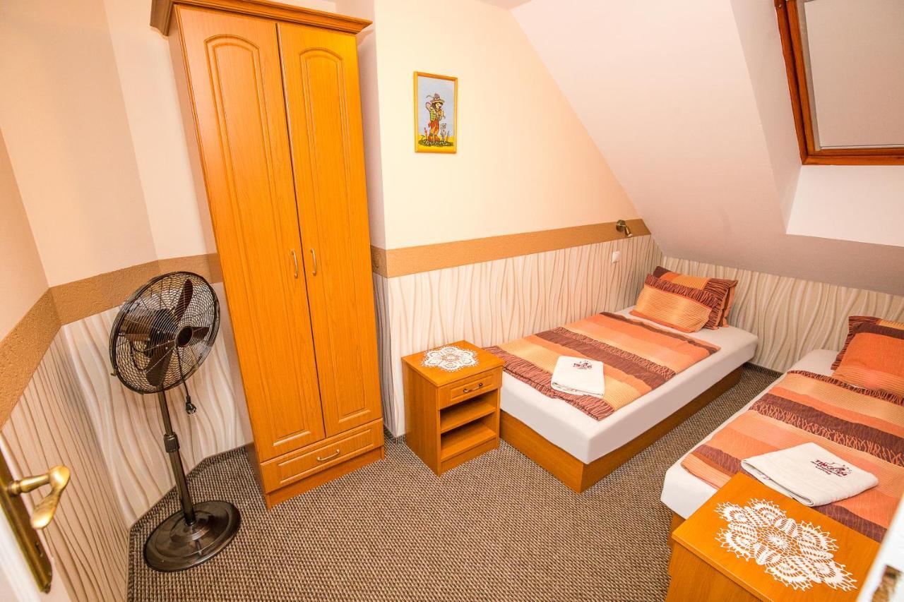 Tinodi Fogado Bed & Breakfast Sárvár Eksteriør bilde