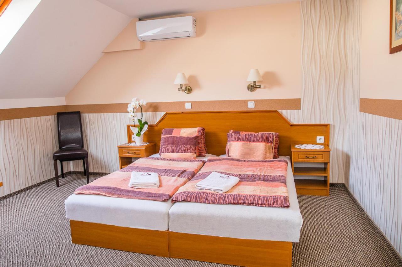 Tinodi Fogado Bed & Breakfast Sárvár Eksteriør bilde