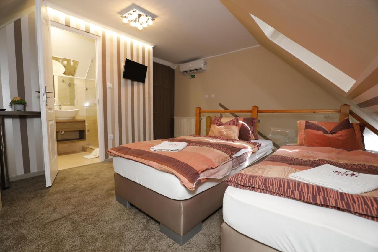 Tinodi Fogado Bed & Breakfast Sárvár Eksteriør bilde