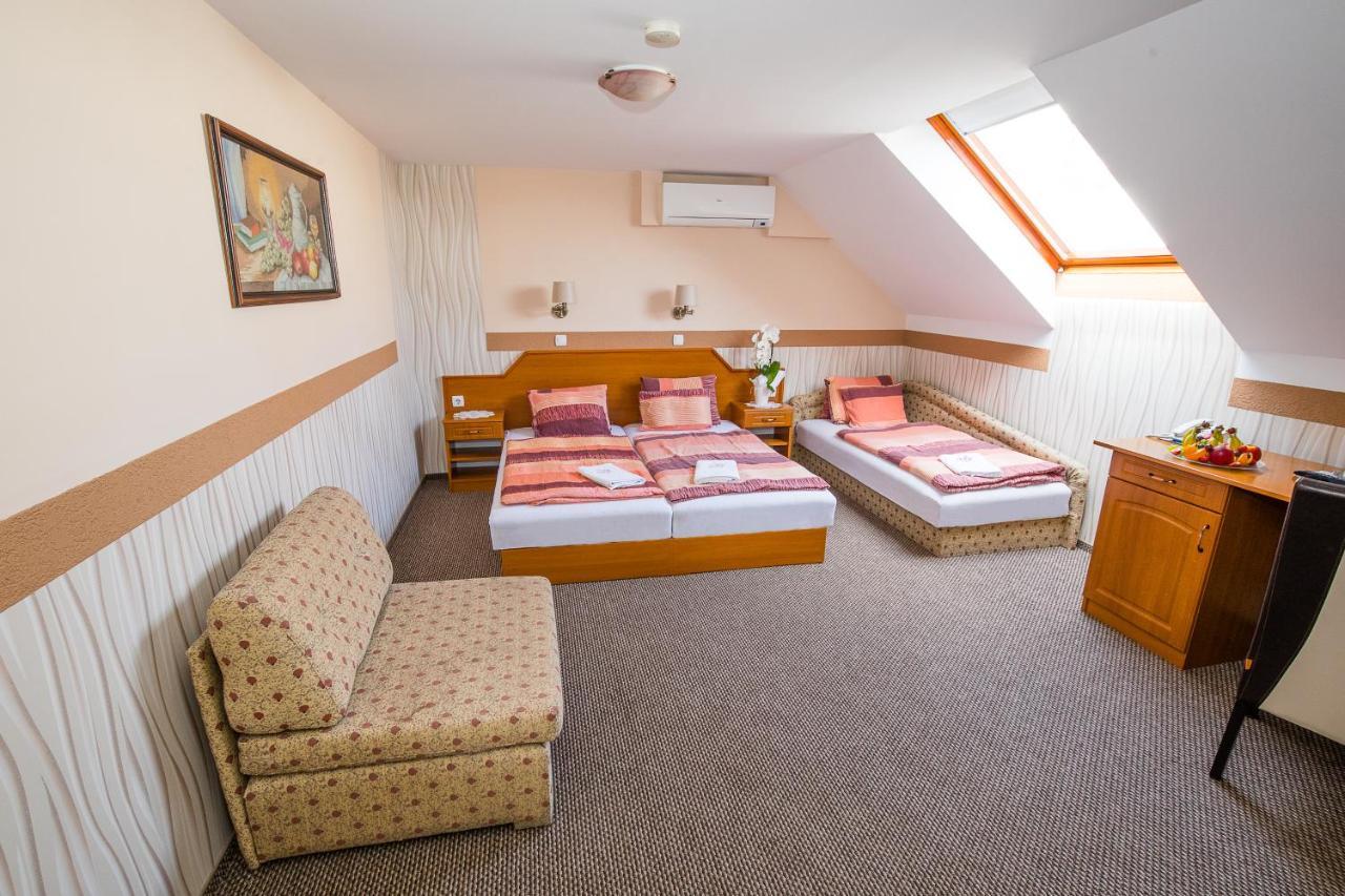 Tinodi Fogado Bed & Breakfast Sárvár Eksteriør bilde