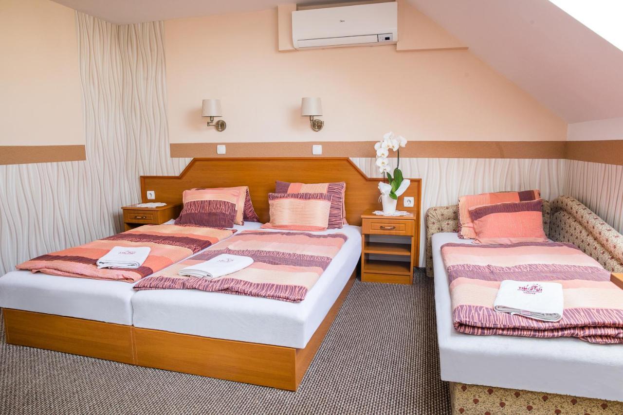 Tinodi Fogado Bed & Breakfast Sárvár Eksteriør bilde