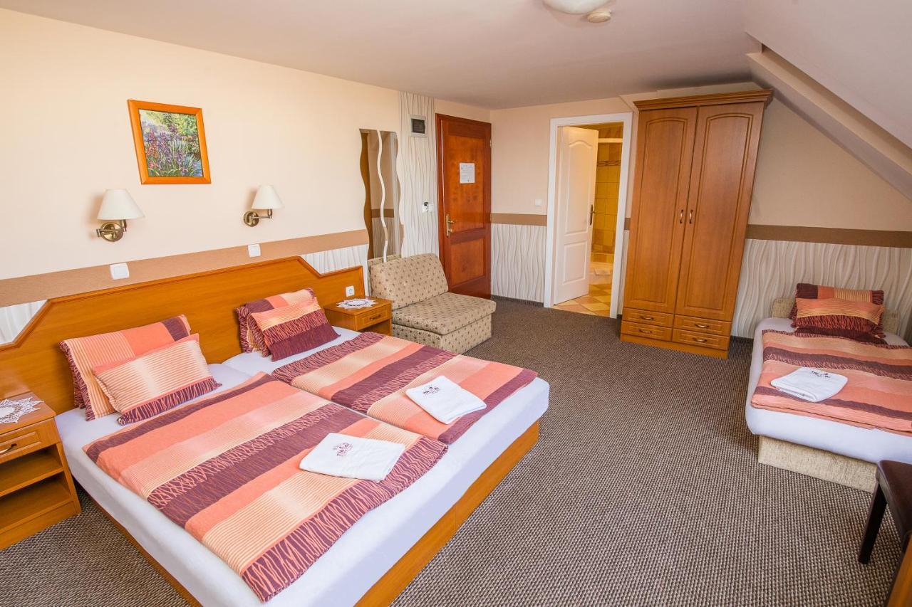 Tinodi Fogado Bed & Breakfast Sárvár Eksteriør bilde