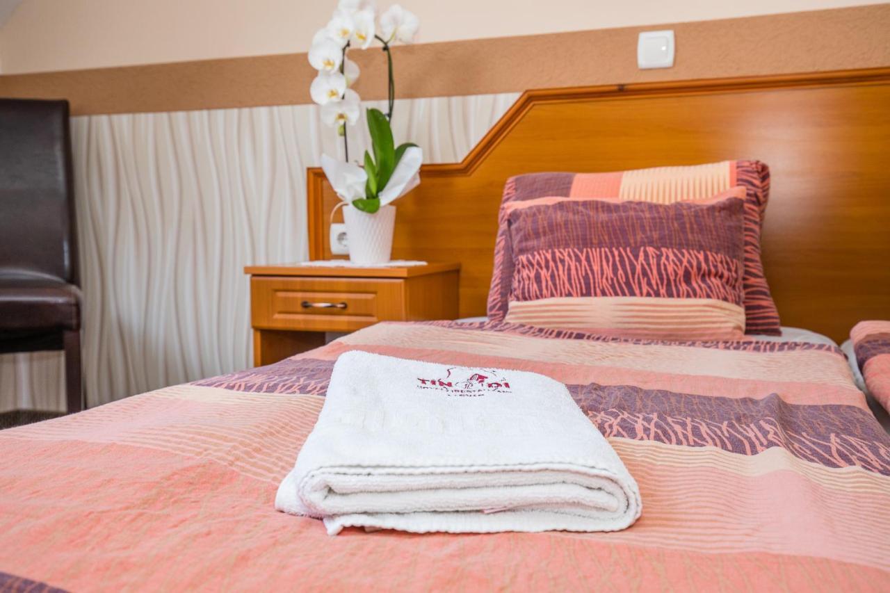 Tinodi Fogado Bed & Breakfast Sárvár Eksteriør bilde