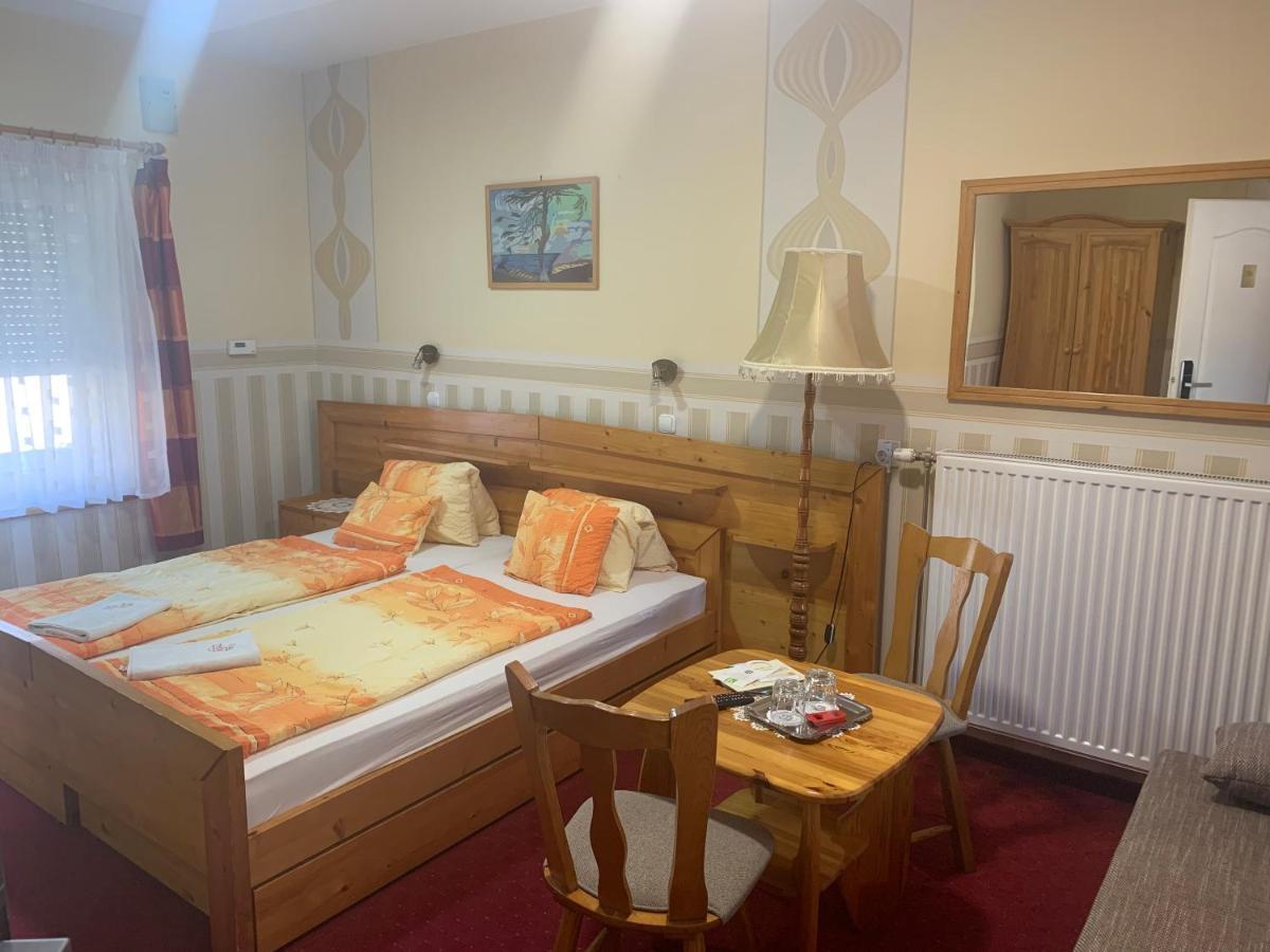 Tinodi Fogado Bed & Breakfast Sárvár Eksteriør bilde