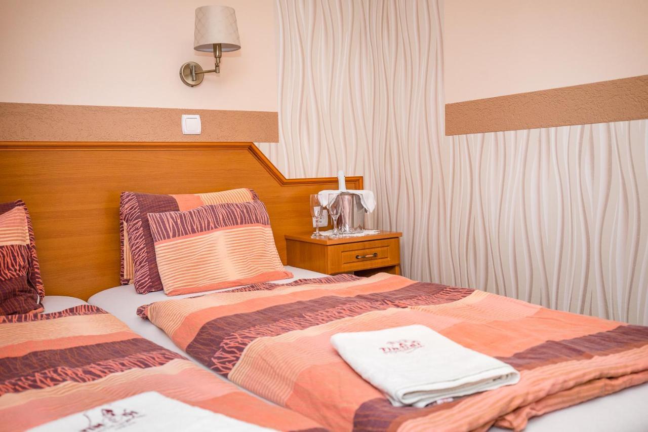 Tinodi Fogado Bed & Breakfast Sárvár Eksteriør bilde