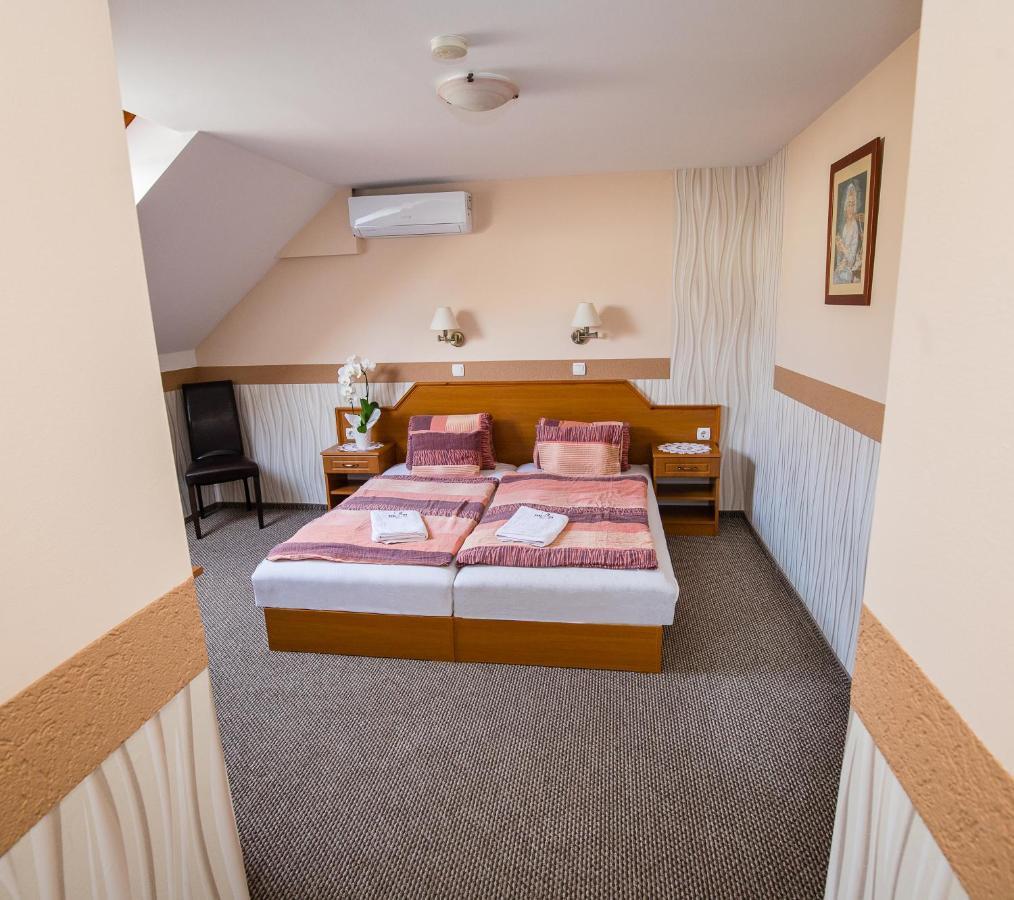 Tinodi Fogado Bed & Breakfast Sárvár Eksteriør bilde