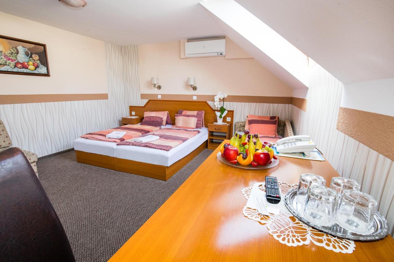 Tinodi Fogado Bed & Breakfast Sárvár Eksteriør bilde