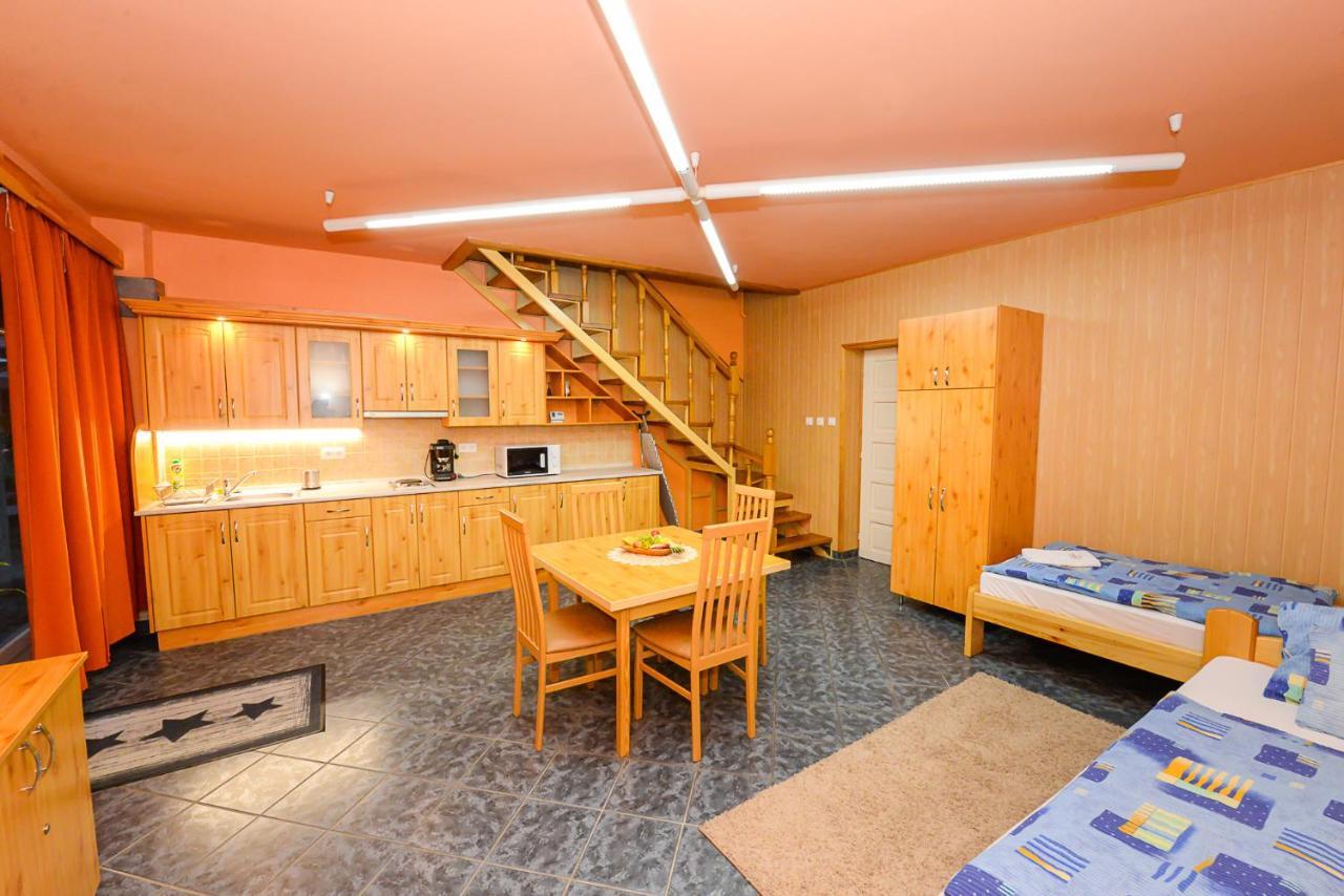 Tinodi Fogado Bed & Breakfast Sárvár Eksteriør bilde
