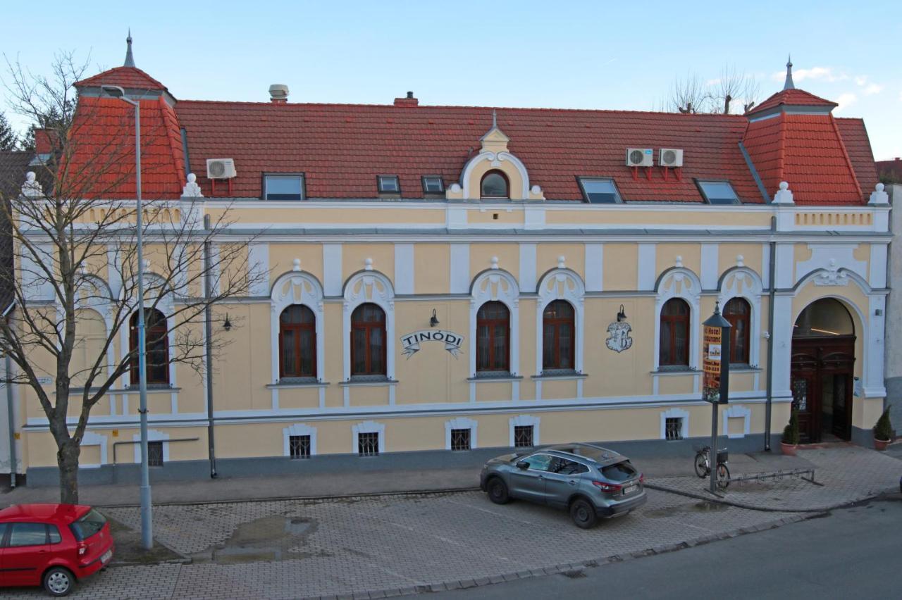 Tinodi Fogado Bed & Breakfast Sárvár Eksteriør bilde