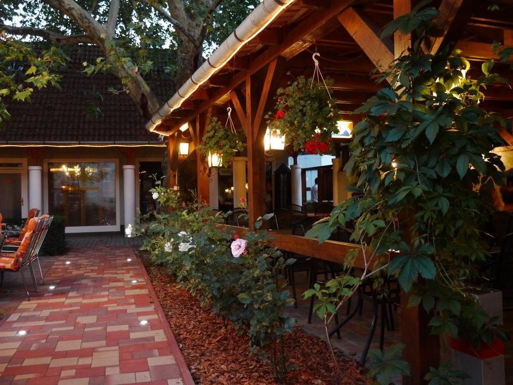 Tinodi Fogado Bed & Breakfast Sárvár Eksteriør bilde