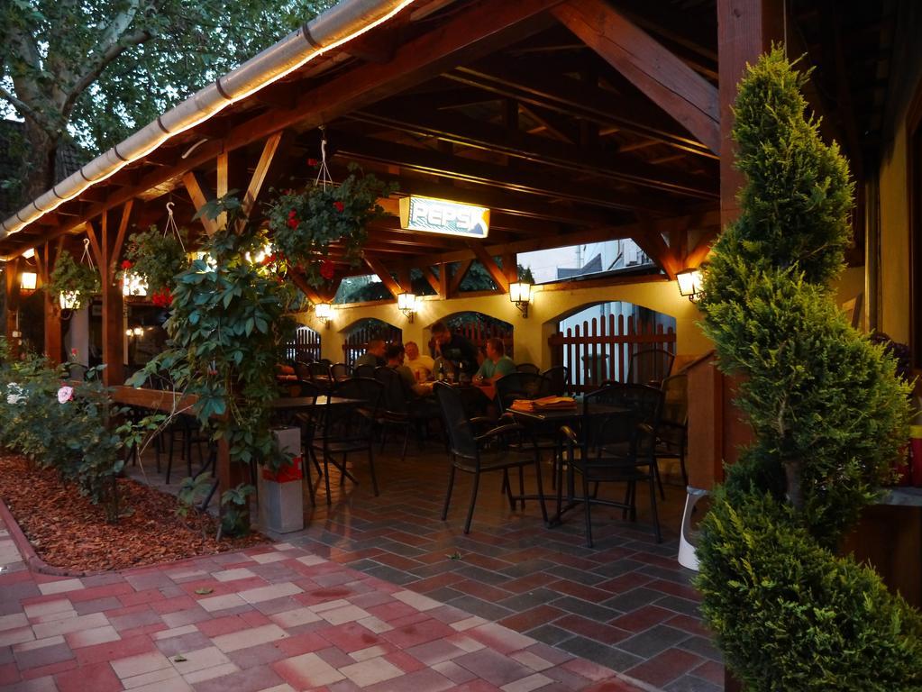 Tinodi Fogado Bed & Breakfast Sárvár Eksteriør bilde