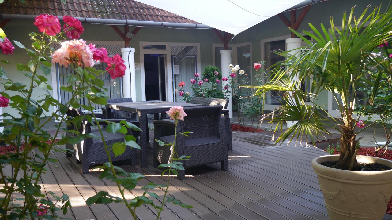 Tinodi Fogado Bed & Breakfast Sárvár Eksteriør bilde