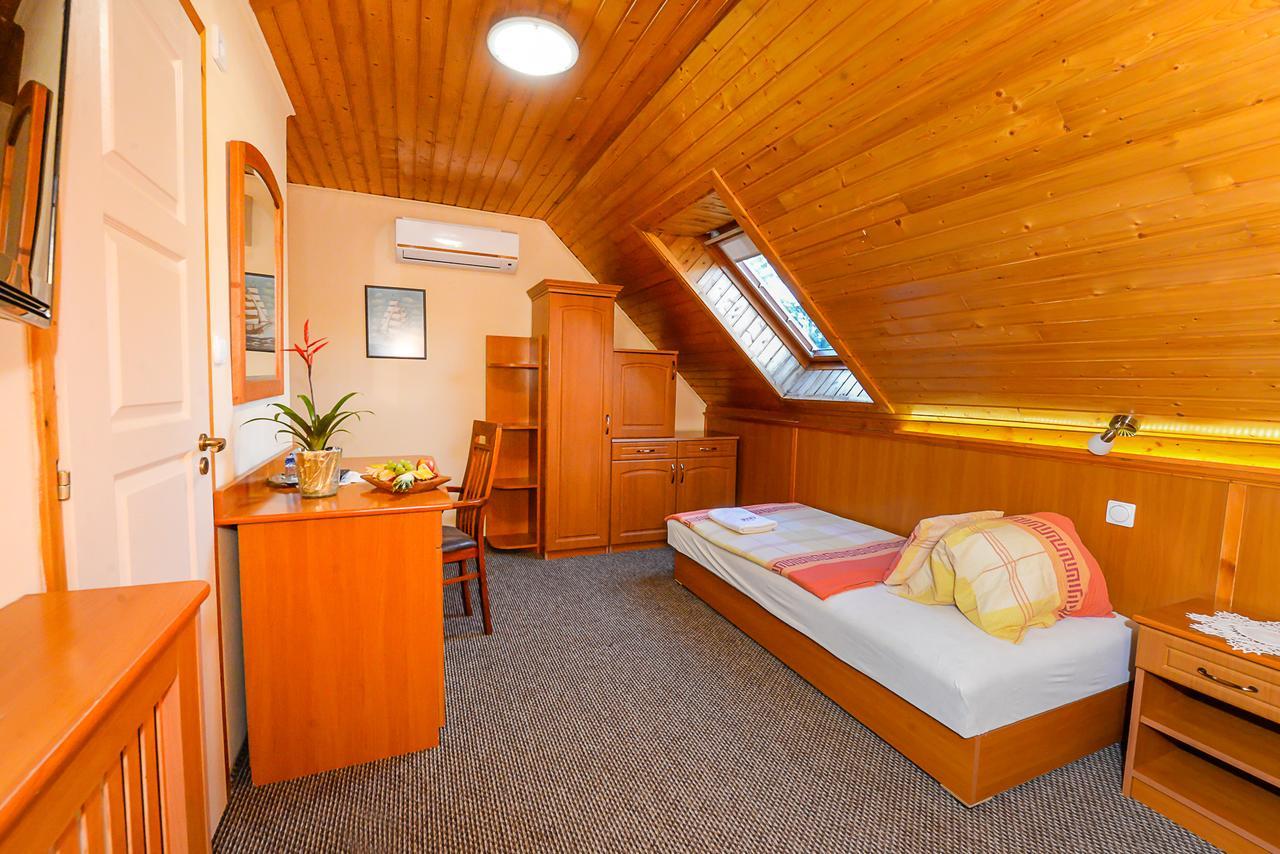Tinodi Fogado Bed & Breakfast Sárvár Eksteriør bilde