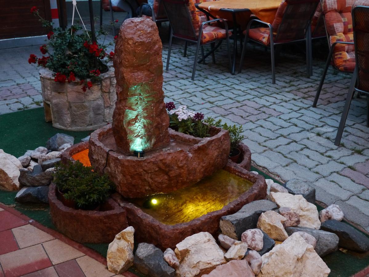 Tinodi Fogado Bed & Breakfast Sárvár Eksteriør bilde
