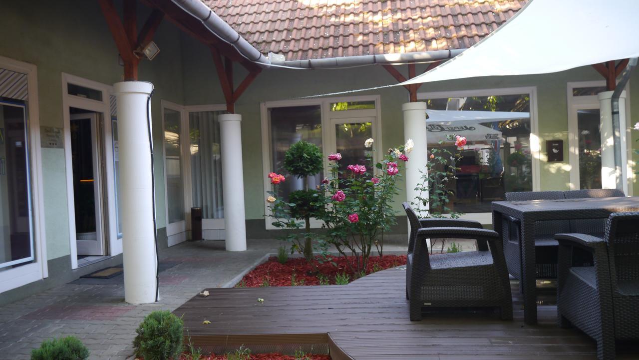 Tinodi Fogado Bed & Breakfast Sárvár Eksteriør bilde