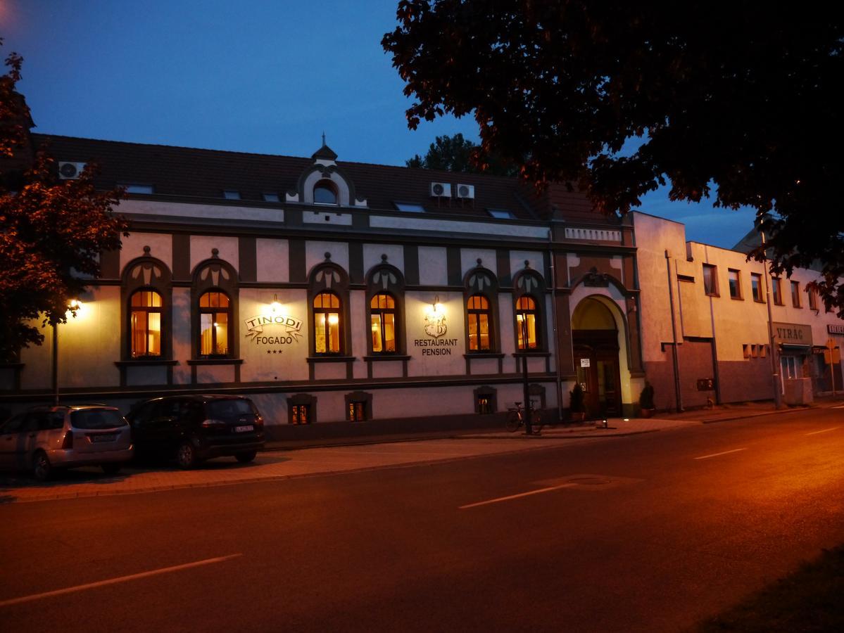 Tinodi Fogado Bed & Breakfast Sárvár Eksteriør bilde