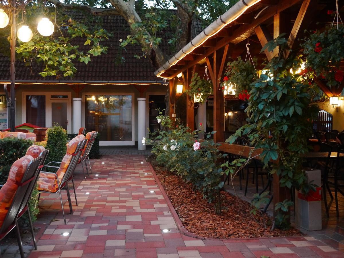 Tinodi Fogado Bed & Breakfast Sárvár Eksteriør bilde